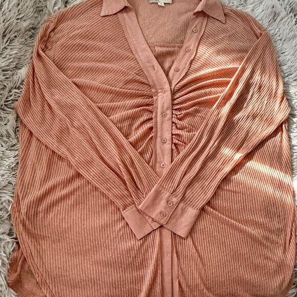 Oli & Hali Ruched Ribbed Button-Down Top - Picture 3 of 4